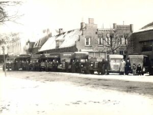 Wagenpark van de firma Ekdom. Foto, circa 1950