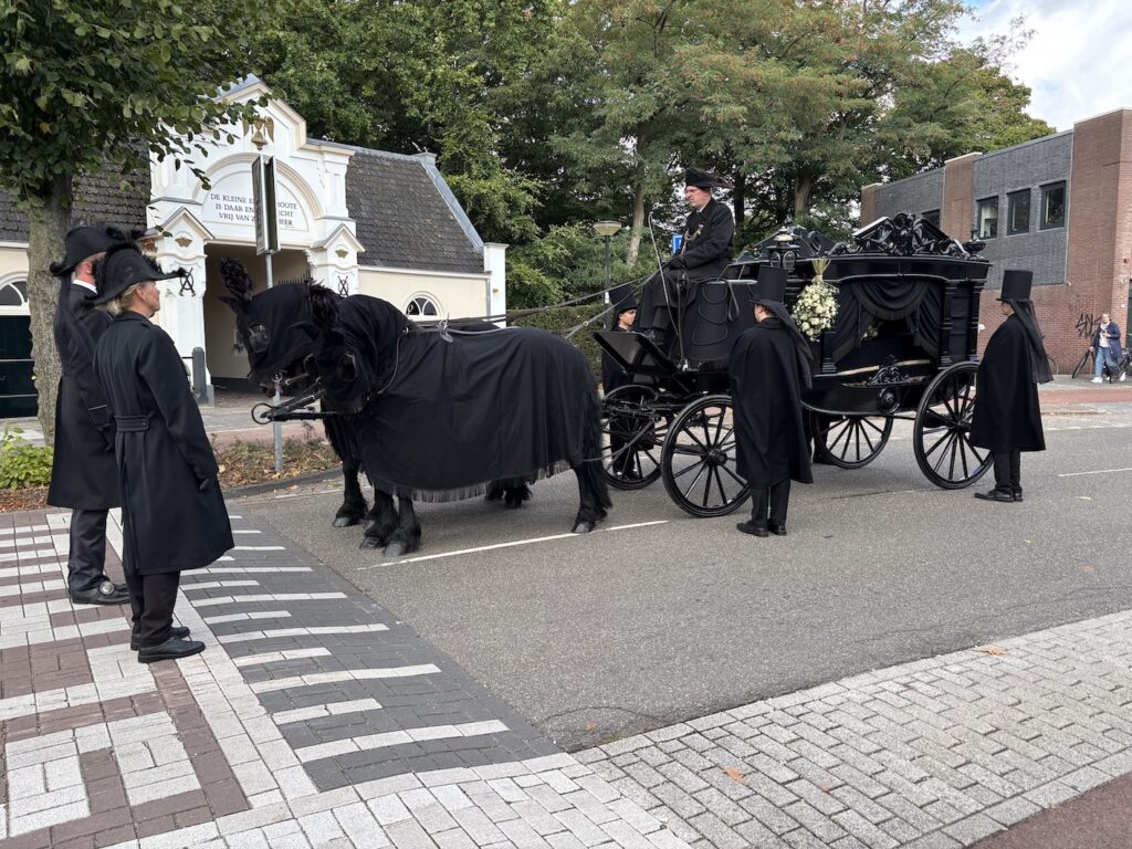 historische_rouwstoet_begraafplaats